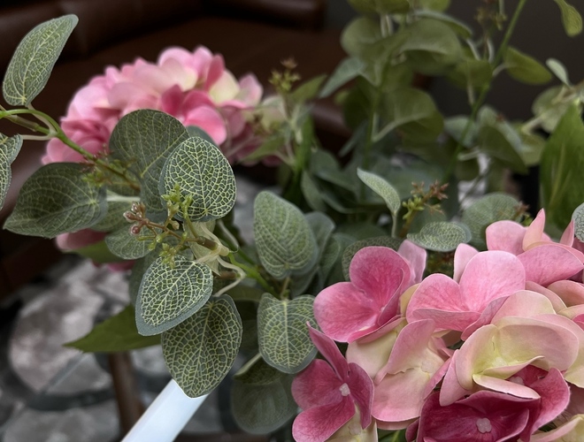 Искусственные цветы и фрукты